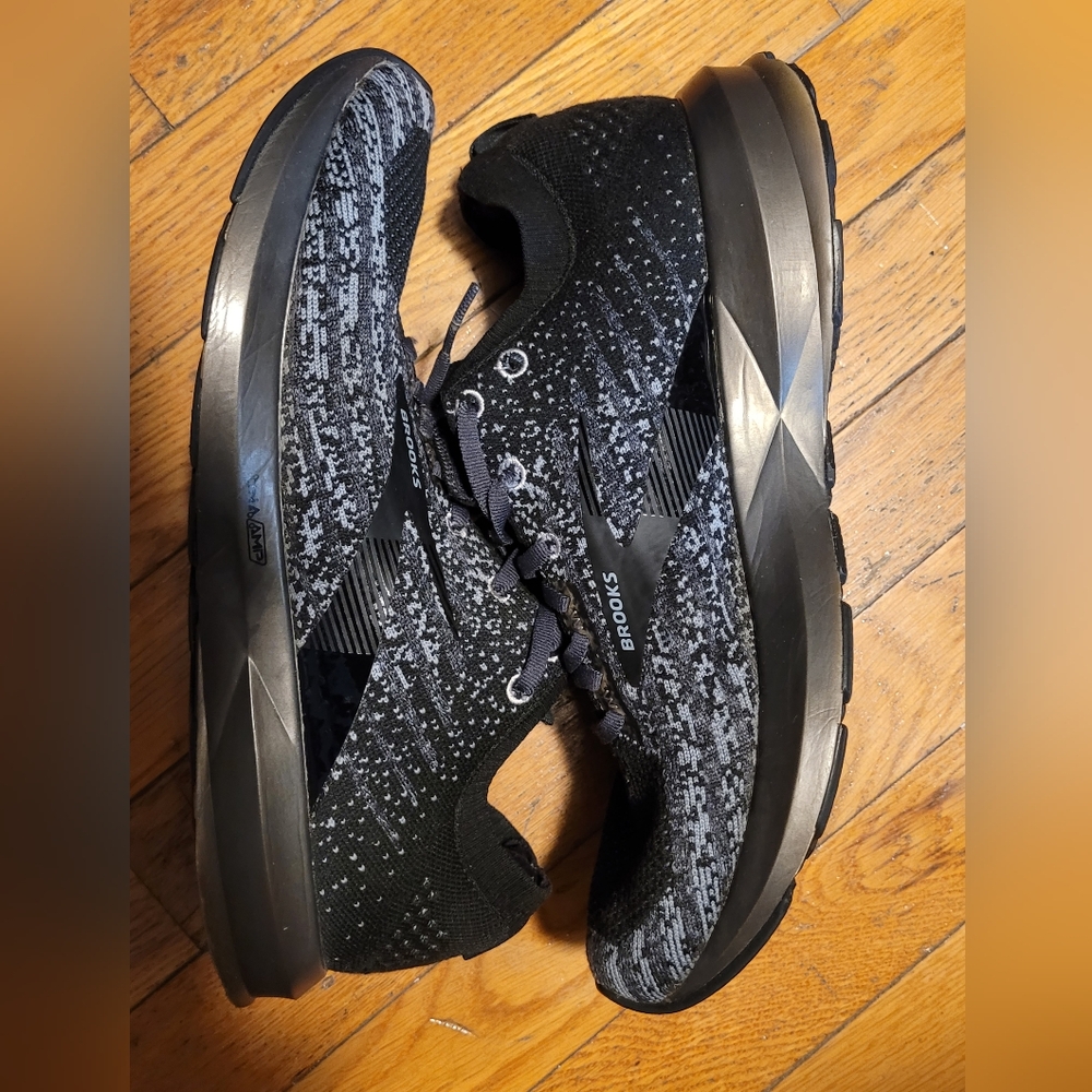 COPY - BROOKS USED LEVITATE 3 SIZE 11